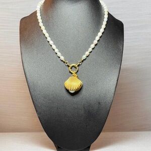Elegant Gold Shell Pendant Necklace with Pearl Accents